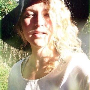 Meet your Posher, Hilary